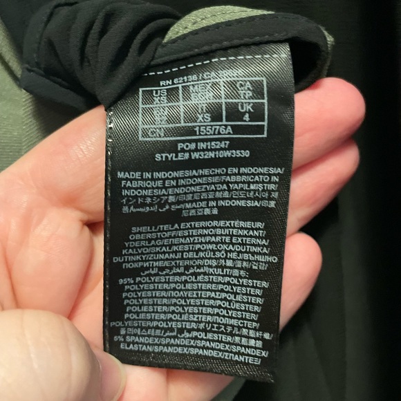 Guess Green Single Clasp Vest with Longer Sheer back Size Medium - Picture 4 of 5